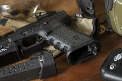 NineX19 Enhanced Magwell for Glock 17/34/45 - Black Magwell Installed